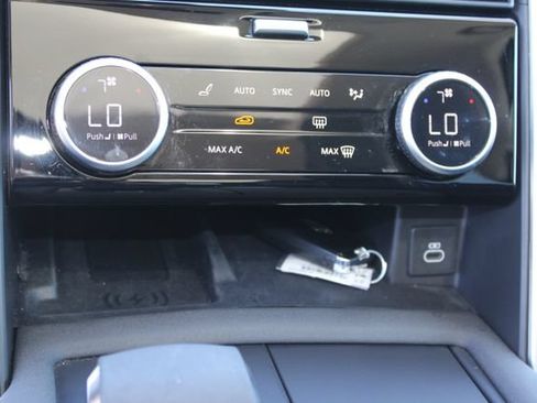 Used 2024 Land Rover Discovery S AWD/4WD image 19