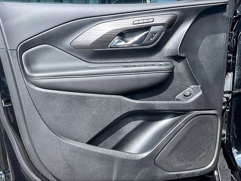 Used 2024 GMC Terrain SLT w/ Tech Package image 20