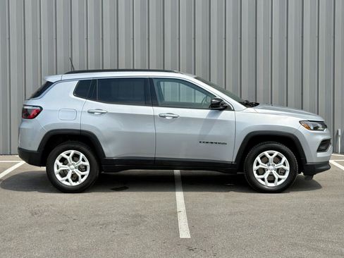 Used 2024 Jeep Compass Latitude AWD/4WD image 4