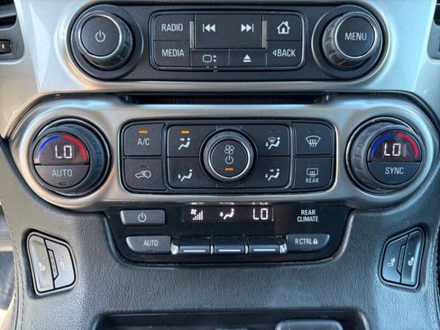 Used 2018 Chevrolet Suburban LT w/ Luxury Package AWD/4WD image 21