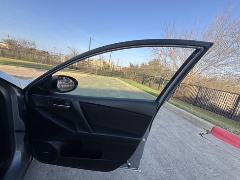 Used 2011 MAZDA MAZDA3 i Touring image 22