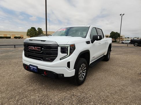Used 2023 GMC Sierra 1500 AT4 w/ AT4 Premium Package AWD/4WD image 3