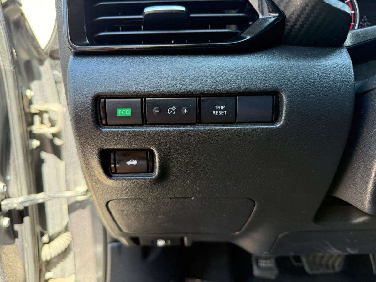 Used 2024 Nissan Sentra SV FWD image 29
