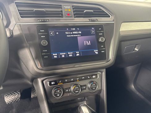 Used 2020 Volkswagen Tiguan SE w/ Panoramic Sunroof Package image 19