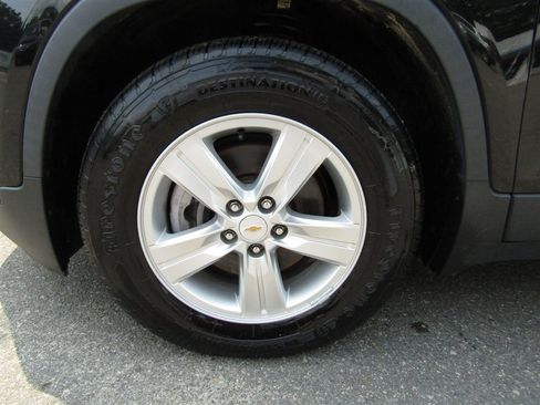 Used 2019 Chevrolet Trax LT w/ LT Convenience Package FWD image 13