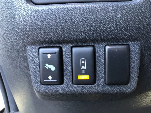 Used 2012 Nissan Titan SV w/ SV Premium Utility Pkg image 23