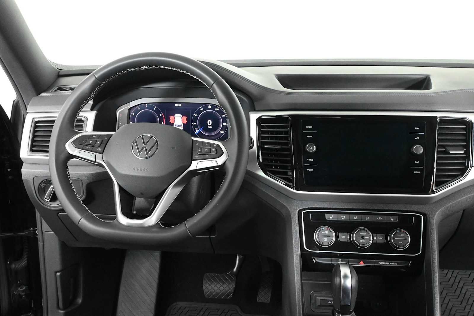 Certified 2023 Volkswagen Atlas Cross Sport SEL AWD/4WD image 3