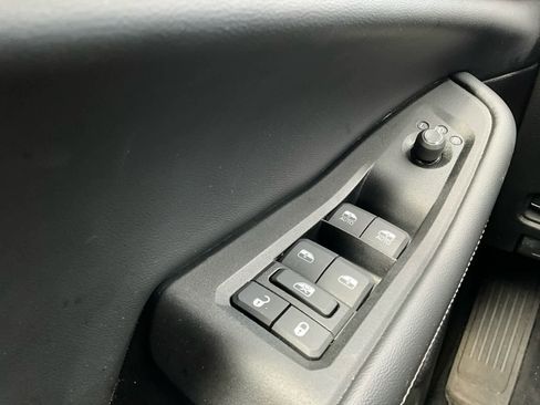 Used 2025 Jeep Grand Cherokee Altitude image 21