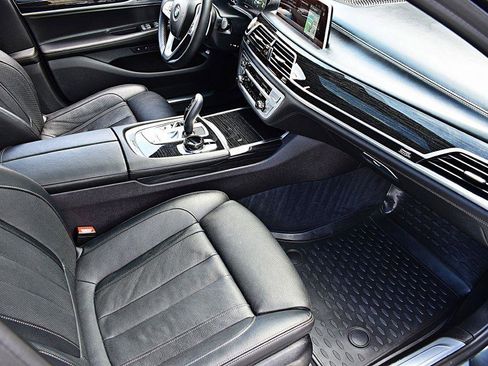 Used 2019 BMW 740i w/ Executive Package RWD image 19