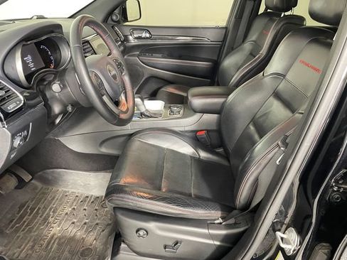Used 2019 Jeep Grand Cherokee Trailhawk w/ Trailhawk Luxury Group AWD/4WD image 2