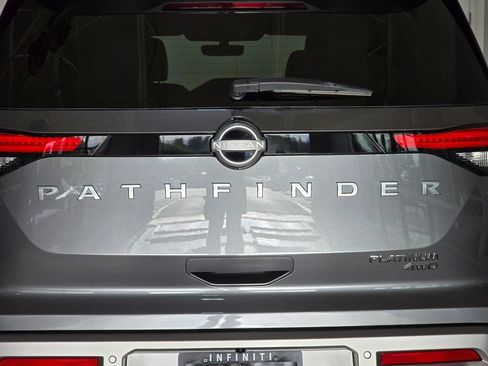 Used 2025 Nissan Pathfinder Platinum AWD/4WD image 26