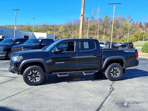 Used 2016 Toyota Tacoma SR image 2