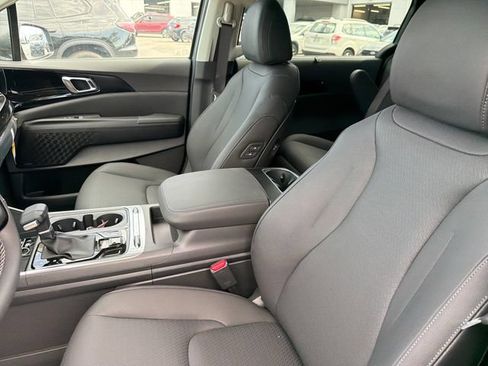 New 2027 Kia Carnival SX Prestige FWD image 18
