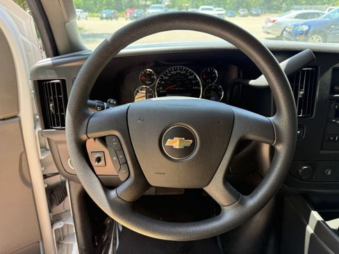 Used 2025 Chevrolet Express 3500 LT w/ LT Preferred Equipment Group RWD image 12
