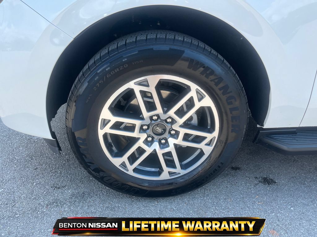 Used 2025 Ford Expedition Active RWD image 6