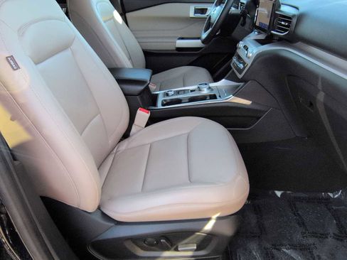 Used 2023 Ford Explorer XLT w/ Equipment Group 202A image 22
