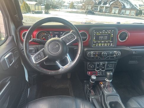 Used 2023 Jeep Gladiator Rubicon w/ Cold Weather Group image 11