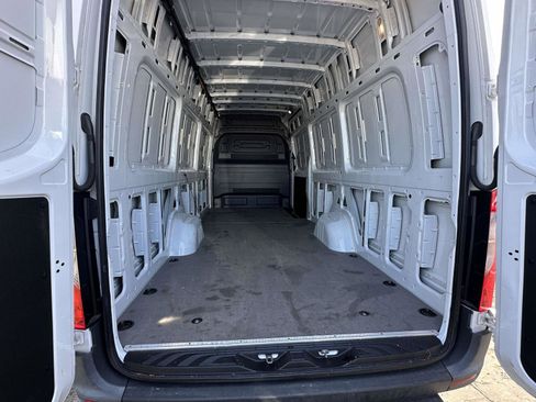 Used 2022 Mercedes-Benz Sprinter 2500 image 10