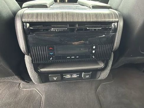 Used 2024 Jeep Wagoneer L Series II w/ Flexible Seating Group image 25