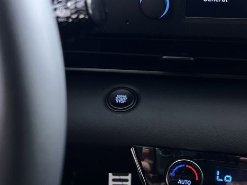 Used 2025 Hyundai Elantra Sport image 27