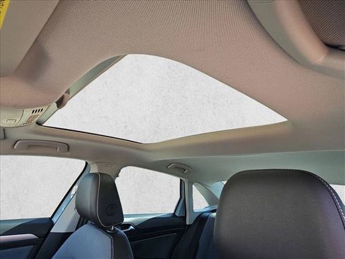 Used 2025 Volkswagen Jetta SE FWD image 15