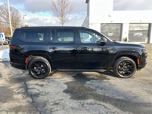 Used 2023 Jeep Wagoneer 4WD image 9
