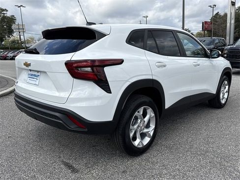 New 2026 Chevrolet Trax LS w/ LS Convenience Package image 3