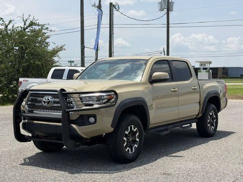 Used 2016 Toyota Tacoma TRD Off-Road w/ Premium & Technology Package RWD image 9