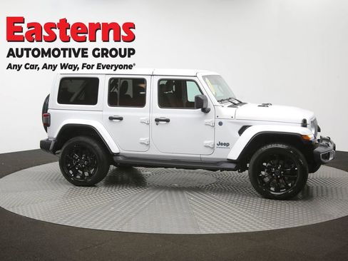 Used 2025 Jeep Wrangler Unlimited Sahara AWD/4WD image 42