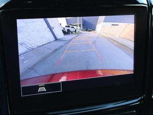 Used 2023 Chevrolet Traverse LT image 8