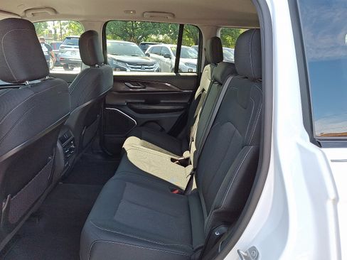 Used 2022 Jeep Grand Cherokee Laredo w/ Luxury Tech Group I image 10