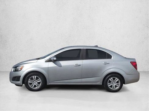 Used 2015 Chevrolet Sonic LT image 9