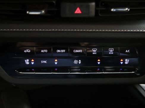 Used 2022 Buick Envision Avenir w/ Technology Package II image 20