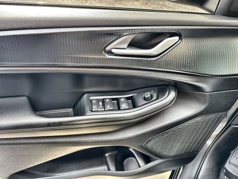 Certified 2024 Jeep Grand Cherokee Laredo image 15