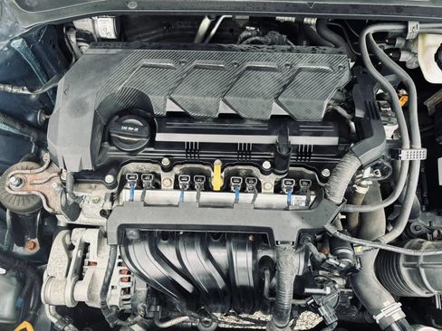 Used 2021 Hyundai Venue FWD image 3