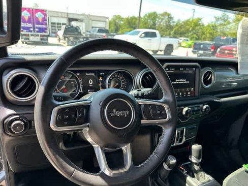 Used 2022 Jeep Wrangler Unlimited Sahara w/ Cold Weather Group AWD/4WD image 3