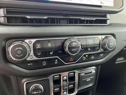 New 2025 Jeep Gladiator Sport AWD/4WD image 21