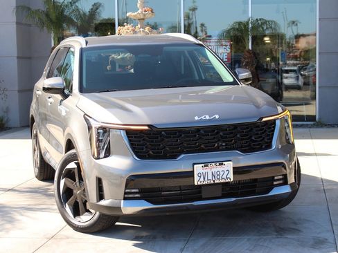 Certified 2025 Kia Sorento EX image 1