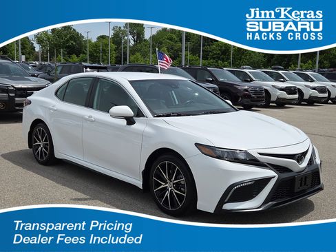 Used 2024 Toyota Camry SE w/ Convenience Package FWD image 1