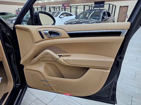 Used 2014 Porsche Cayenne S w/ Comfort Plus Package AWD/4WD image 40