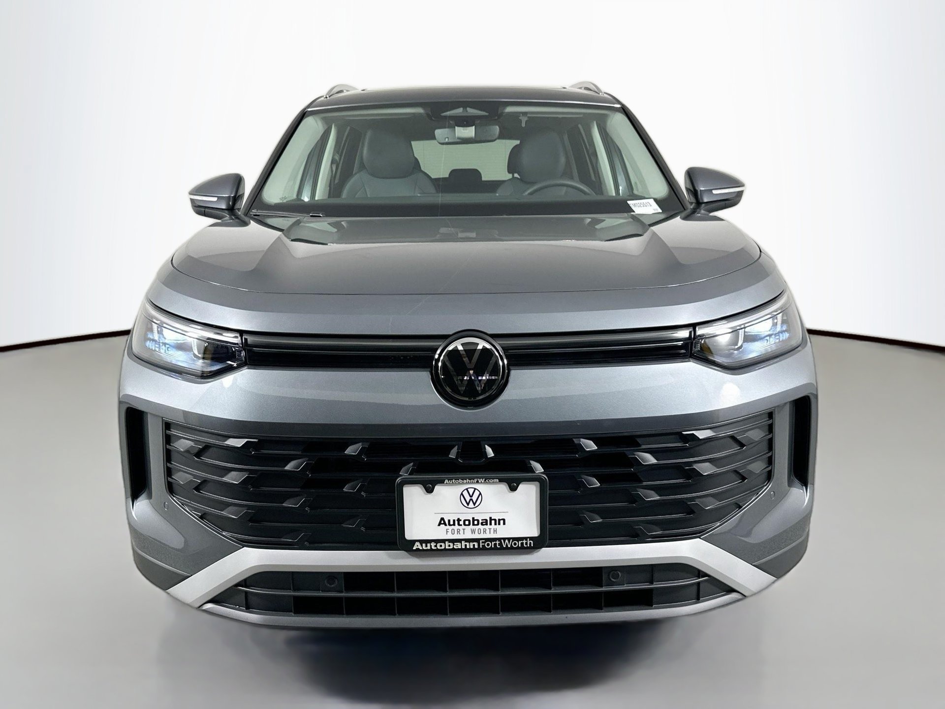 Certified 2026 Volkswagen Tiguan SE AWD/4WD image 2