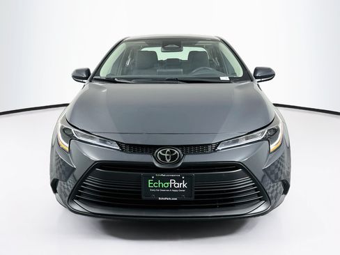 Used 2025 Toyota Corolla LE FWD image 2