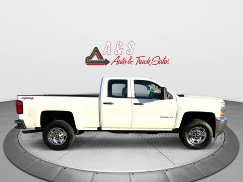 Used 2017 Chevrolet Silverado 2500 W/T AWD/4WD image 4