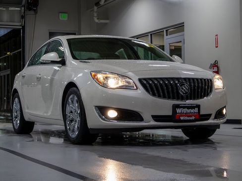 Used 2015 Buick Regal Premium w/ Experience Buick Package image 2