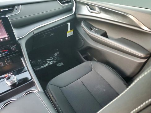 New 2025 Jeep Grand Cherokee L Laredo image 26