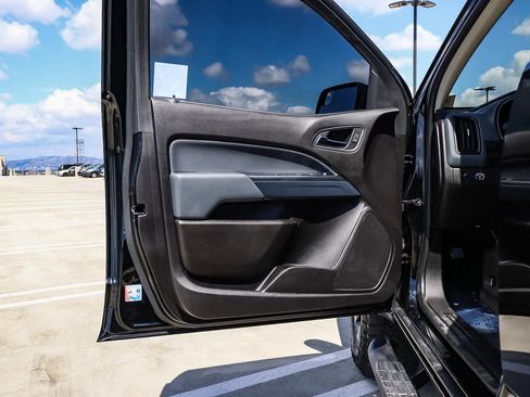 Used 2021 Chevrolet Colorado Z71 w/ Safety Package RWD image 22