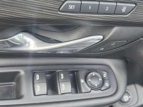 Used 2024 GMC Terrain SLT image 33