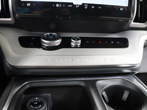 Used 2025 Ford Expedition Active image 10