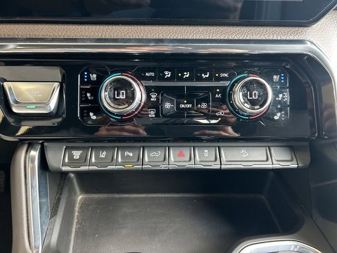 Used 2024 GMC Sierra 2500 Denali AWD/4WD image 18