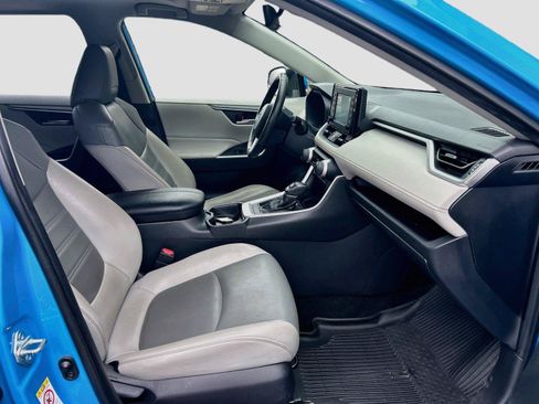 Used 2019 Toyota RAV4 XLE Premium w/ All Weather Liner Package AWD/4WD image 15